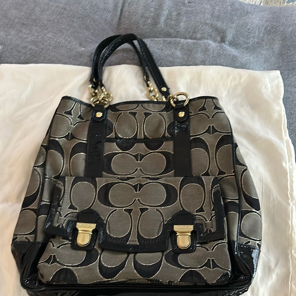 Coach shoulder bag, unique pattern, black patent bottom, great condition